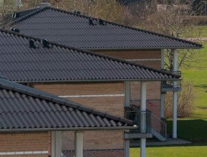Bølgeeternittag B6 monteret på rækkehuse