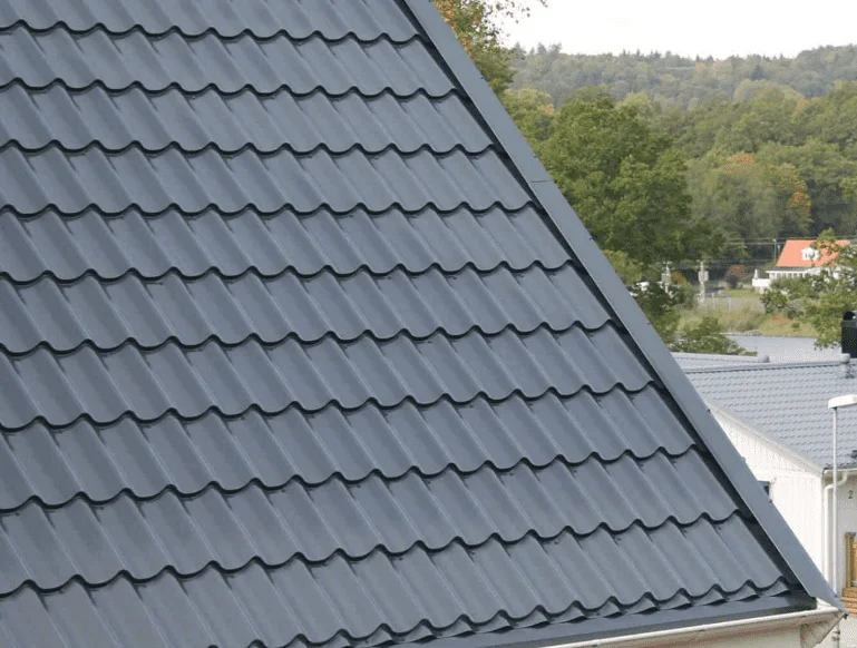 ProfilTech ståltagplader monteret på Villa