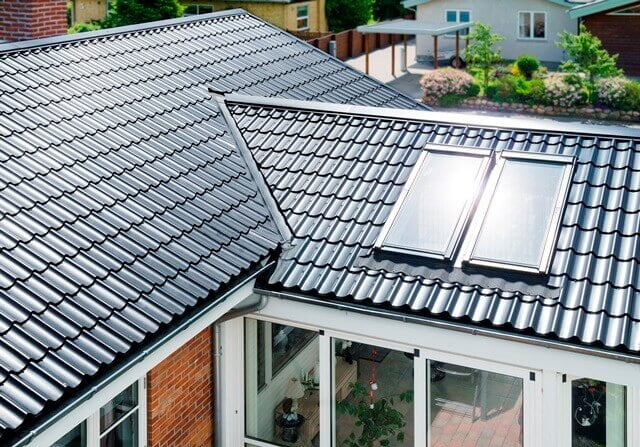 Profilmetal tagstensplade