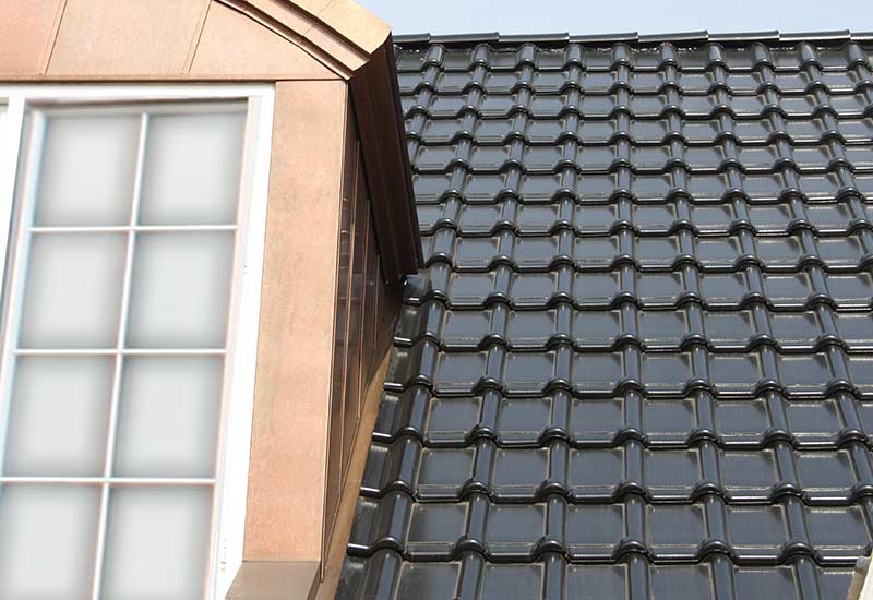 Billedet viser et Tegltag med indbyggede solceller
