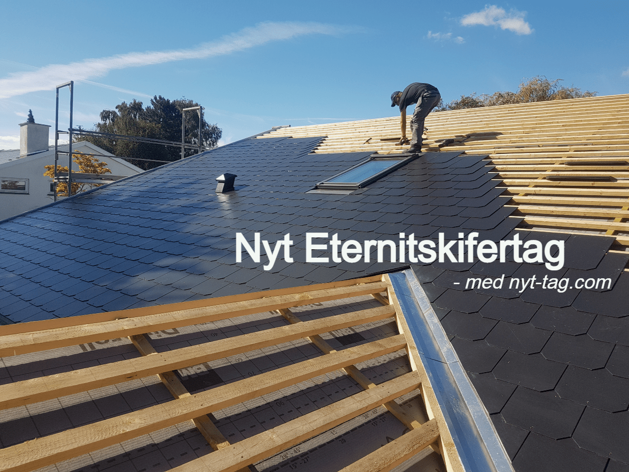 Gammelt asbestholdigt Eternitskifertag udskiftes med nye flotte asbestfrie Eternitskifre