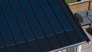 Priseksempel på parcelhus med solcelletag i stål