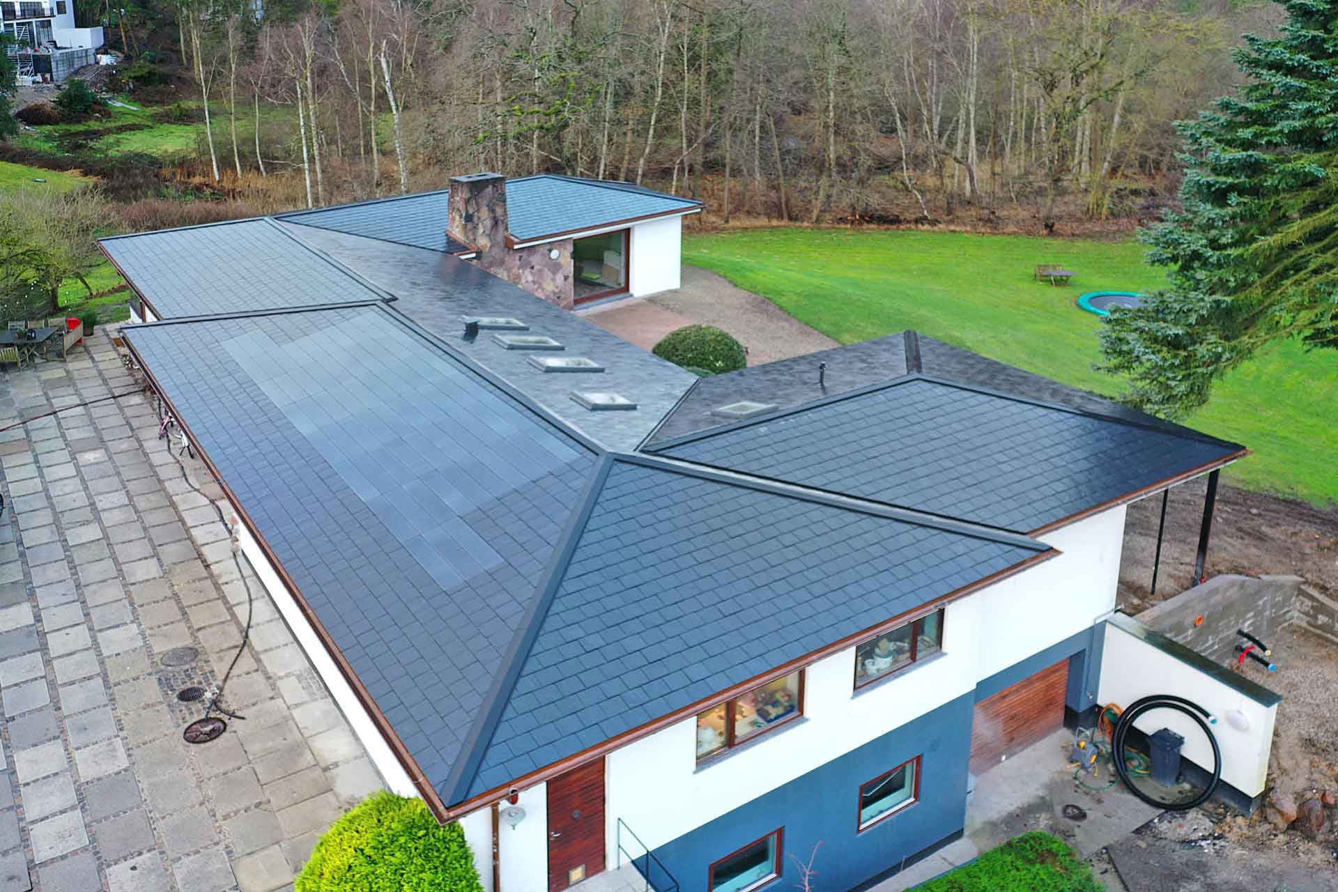 Naturskifertag med indbyggede solceller