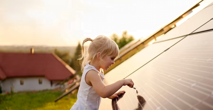 Verden behøver energirigtige tagløsninger som fx solcelletage. Til gavn for os alle. Så brug det store uudnyttede tagareal til noget fornuftigt, ved at producere gratis og bæredygtig strøm.