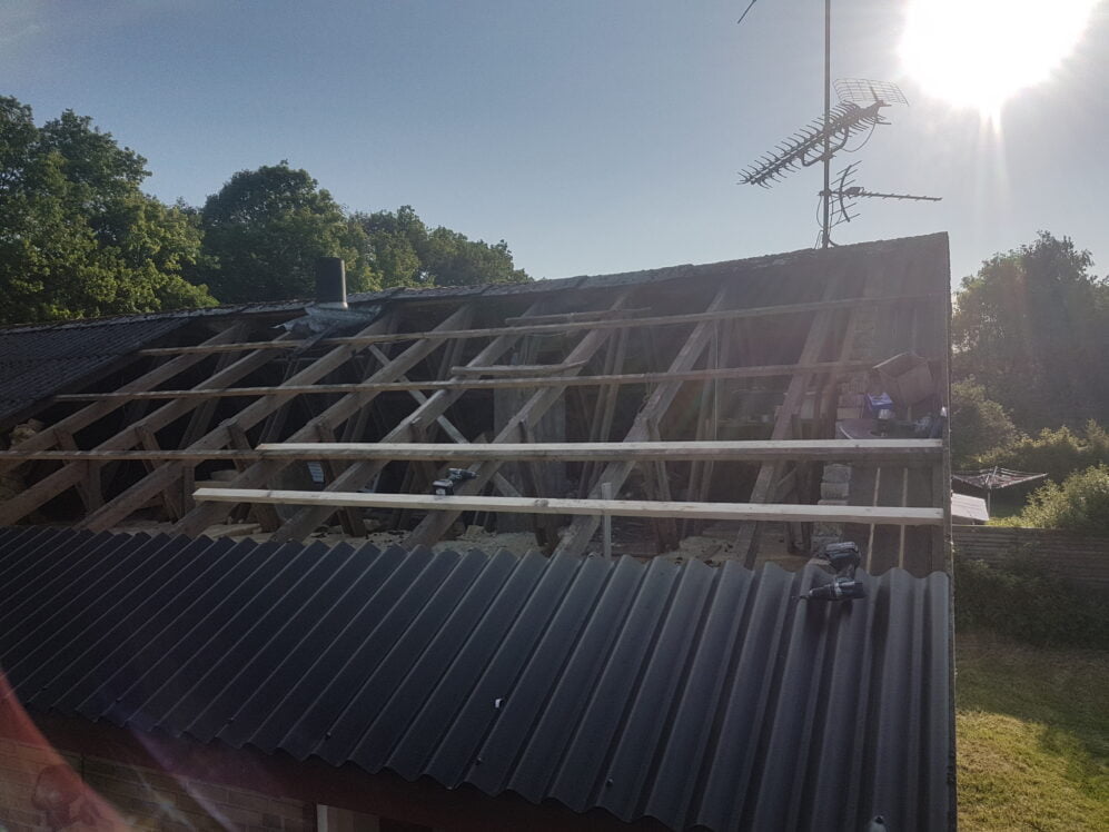 Husk også at udskifte de gamle taglægter i forbindelse med udskiftningen af tagpladerne.