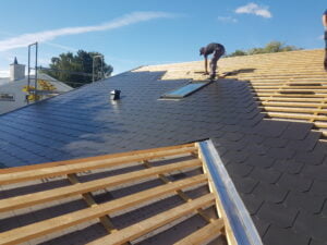 Priser på fjernelse af asbest tag 2026 - Beregn prisen her!