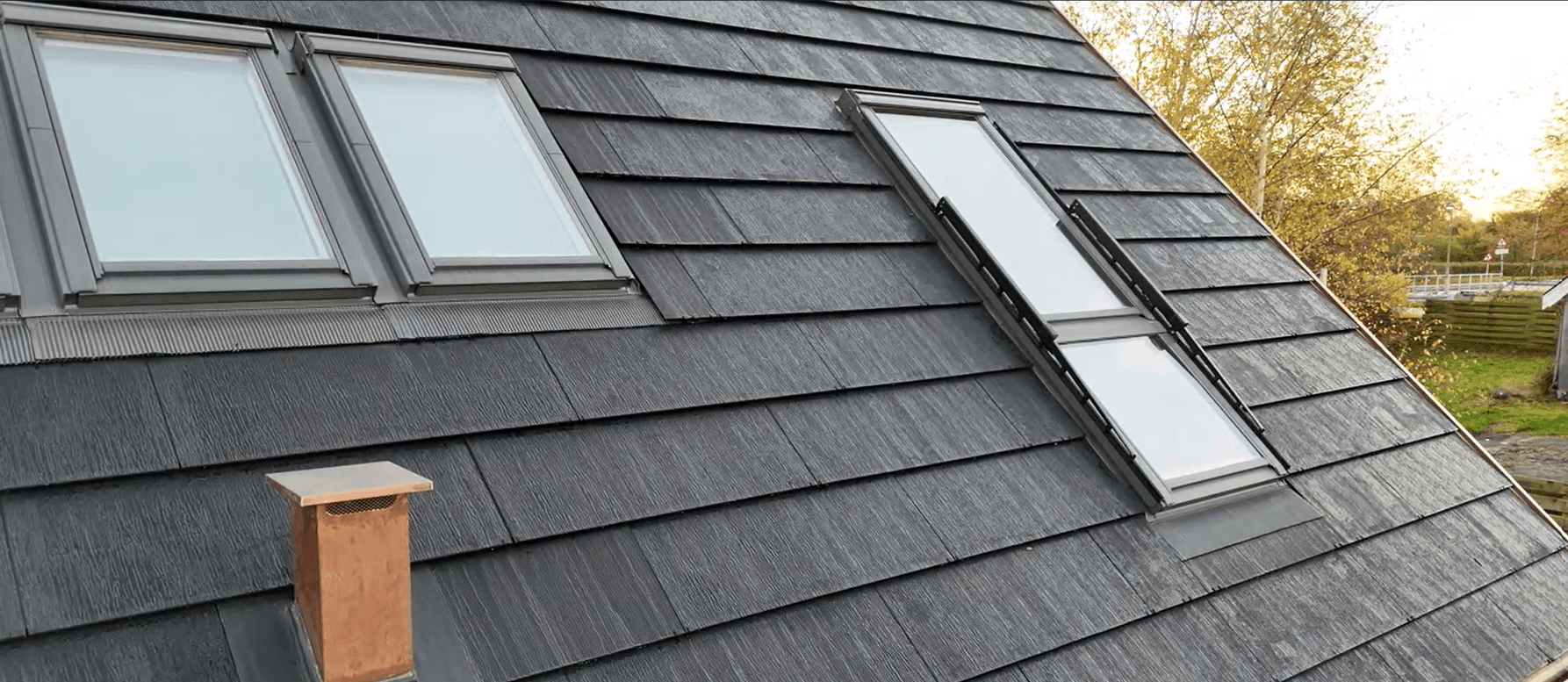 MATCH Slate solcelletag i skifer-look med VELUX og CABRIO tagaltan i Ikast